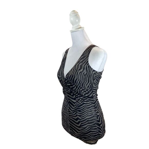 Express‎ Brand Animal Print V Neck Sleeveless Blouse Size Small Black and Grey - Picture 3 of 8